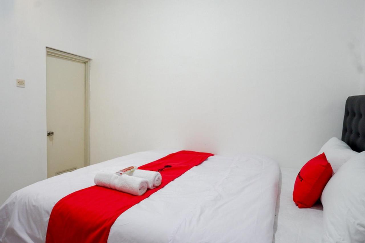 Reddoorz @ Demangan Sari Residence Pakualaman Экстерьер фото