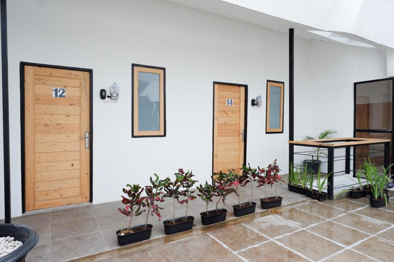 Reddoorz @ Demangan Sari Residence Pakualaman Экстерьер фото