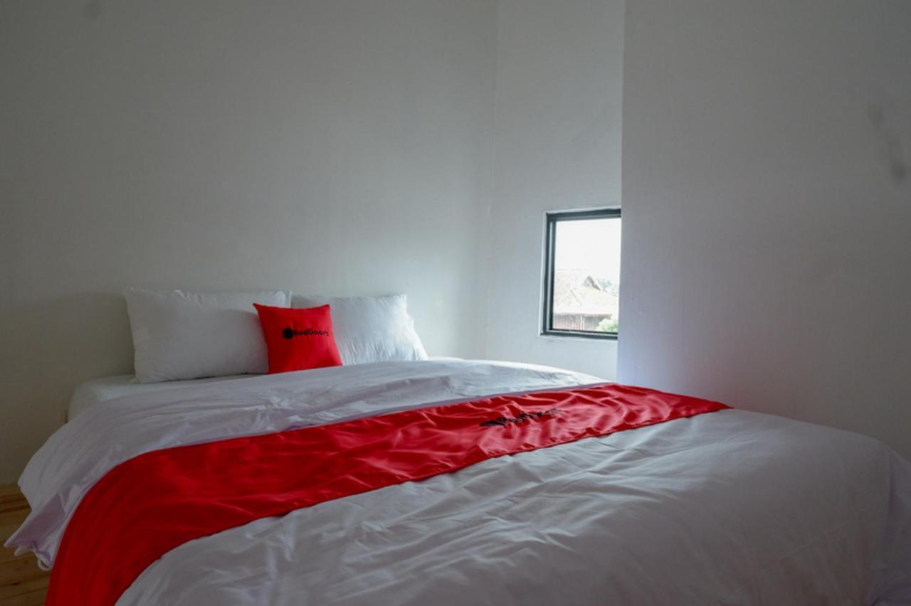 Reddoorz @ Demangan Sari Residence Pakualaman Экстерьер фото